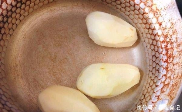 轻松|煮蛋时再加入一个样品,轻松剥皮,鸡蛋又滑又嫩