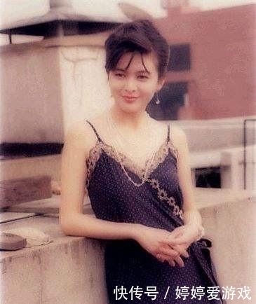 馒头|关之琳后台未修图曝光,油光满面肿得像馒头,劣质化妆品用多了?