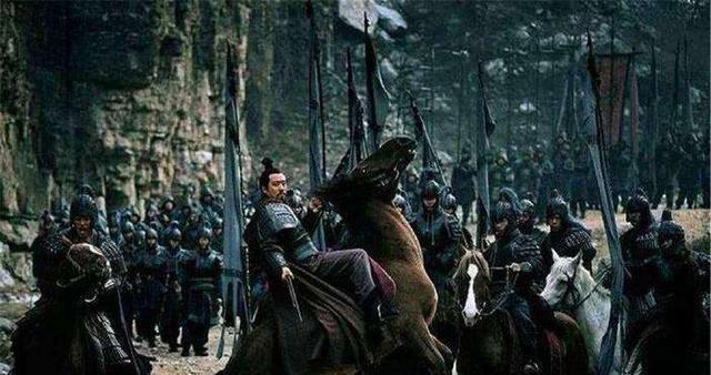 刘备|历史上诸葛亮在刘备时期,地位怎么样?地位会低于法正么?