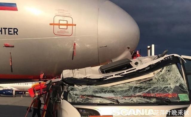 加油车|机场加油车闯下大祸，高速撞向俄航客机，受损画面惨不忍睹