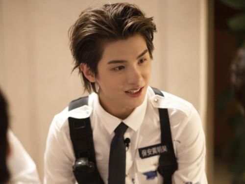 综艺|艺人榜单重新公布张颜齐第4,杨超越第2,榜首霸屏全年综艺