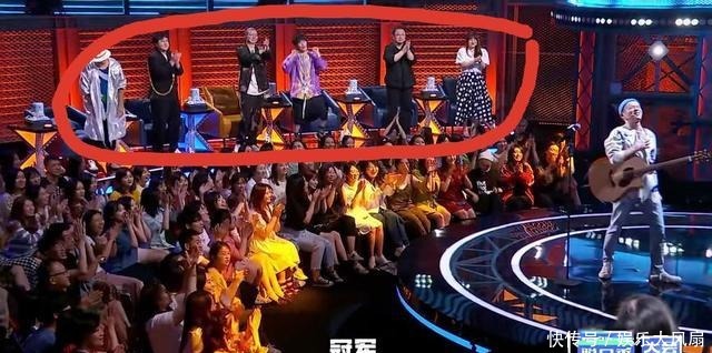 引爆|《脱口秀》总决赛老罗惊艳开场,王勉夺冠,奇怪颁奖礼引爆全场