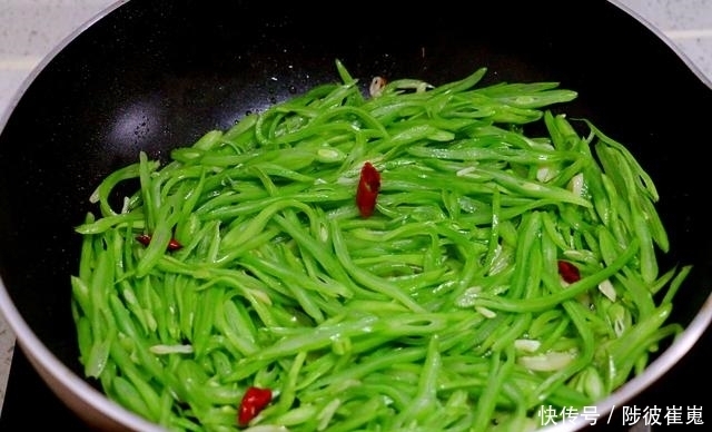 下饭|越吃越香的一道素菜,比肉菜还下饭,夏天要多吃