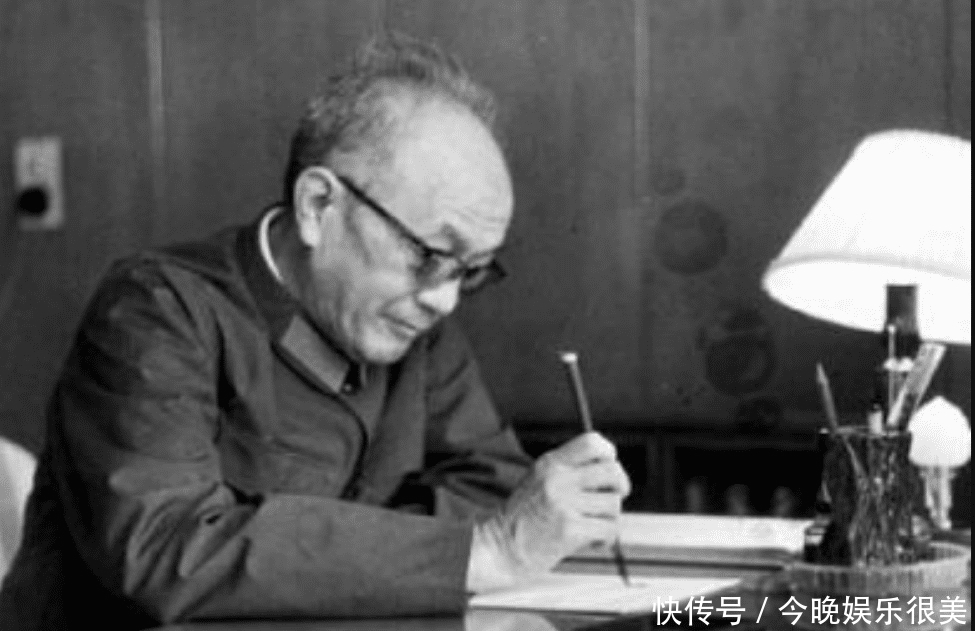 提意见|开国大将喜欢提意见,6年被连续降职4次,从首长降成普通战士