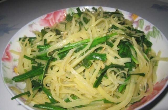 韭菜|春季这菜要多吃,搭配土豆丝炒,味道好又特别下饭