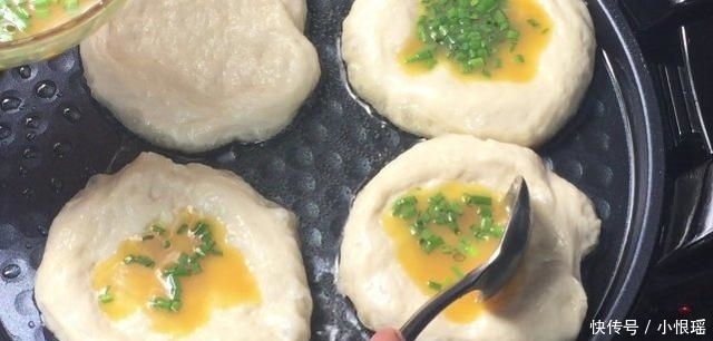  不用|两个鸡蛋，一碗面粉，不用揉面，筷子搅一搅，孩子嚷着还没吃够！