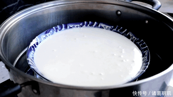 广式|广式甜点“芒果糯米糍”,比雪媚娘制作简单,奶香浓郁,软糯拉丝