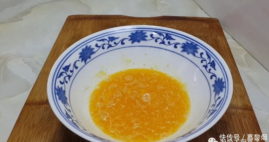 发面|家常小油条的做法,不发面不烫面,个个焦脆又香甜,真的太好吃了