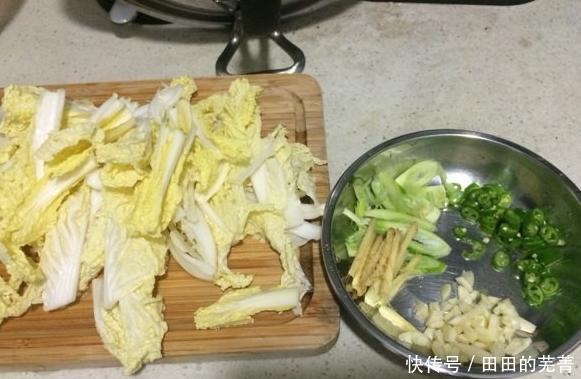 午饭|午饭吃啥不用愁,学会这4道快手小炒,简单又省事,就是有点费饭