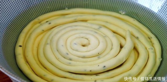 详细|想吃馓子不用买,教你详细做法和比例,咸香酥脆,小时候的味道
