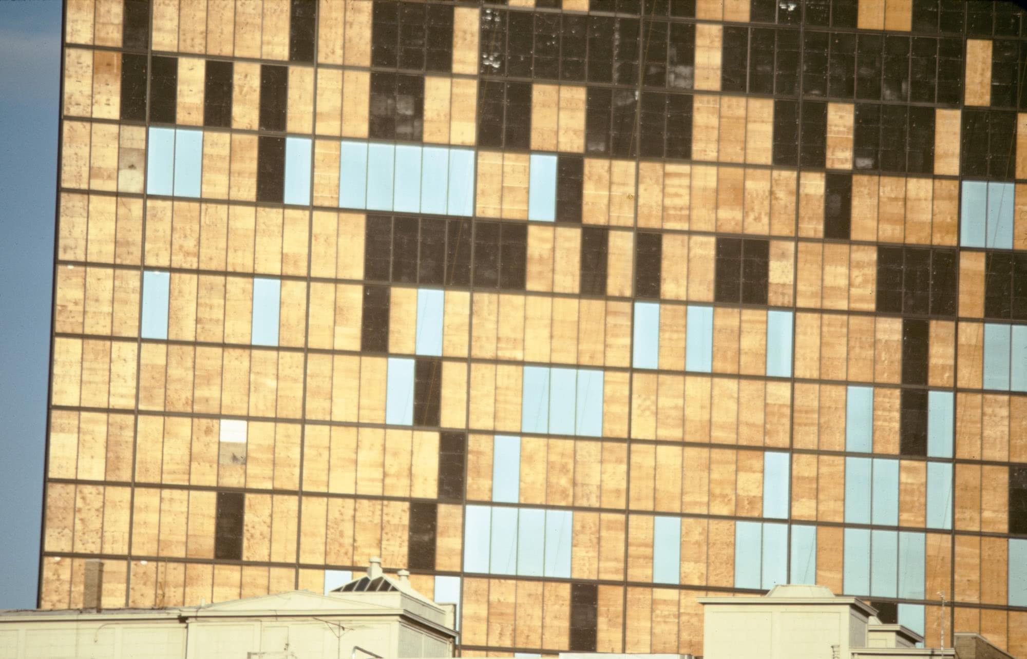 摩天大楼|曾用木板代替玻璃的摩天大楼：身为6省最高楼，玻璃却曾随意脱落