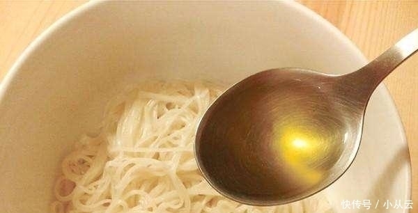 茶果|这种“油果子”,烂在地上的也有人要,碾压打磨,成品上百元一斤