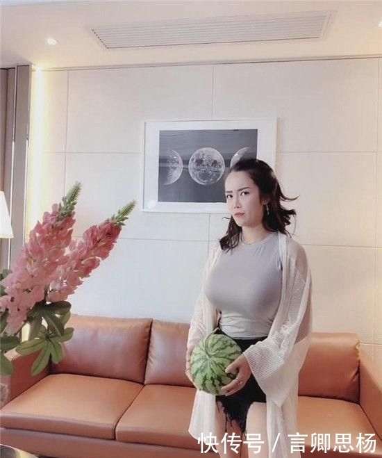 翘首以盼|街拍：希望我也是某个人翘首以盼的惊喜