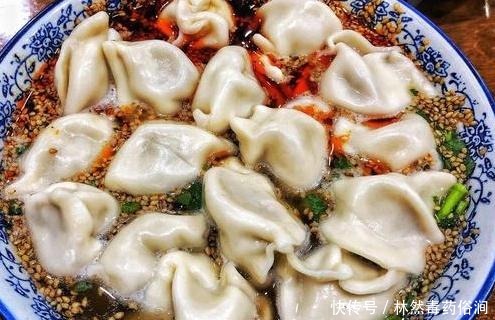  开水|煮冻饺子，用开水还是冷水？教你正确方法，饺子不露馅不破皮