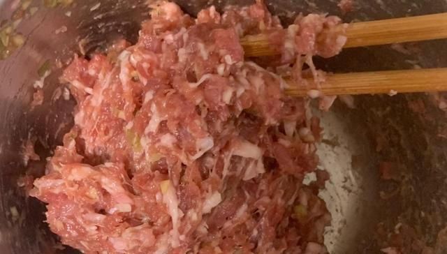 不用|小朋友都爱吃的蛋饺,不用锅就能做,很简单,色泽金黄,又香又嫩