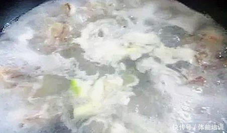 血水和杂质|炖肉时出现的浮沫,是精华还是脏东西多数人做错了,难怪不好吃