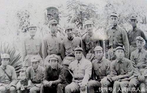 谭友林|师政委带着两警卫跳悬崖, 居然没死! 敌人因一规定, 竟不来抓他们