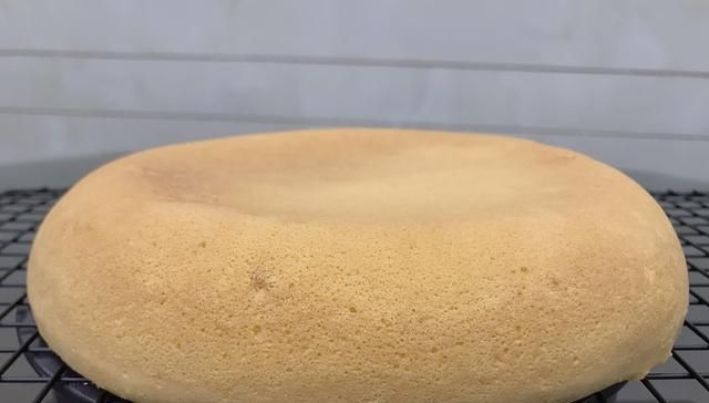 蛋清|做电饭锅蛋糕,不需要加酵母,一样可以做出鲜香、软嫩的蛋糕