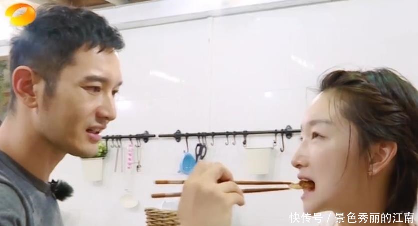 部真人秀|黄晓明将赵薇做好的回锅肉喂给别人吃时,有人注意到赵薇做了啥