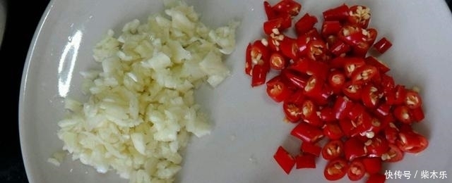 大蒜和小米|红薯好吃,红薯叶更香,大厨教你红薯叶好吃的做法,炒一盘不够吃