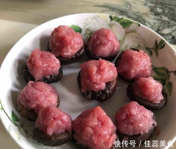  半盘|夏天就应该这样吃苦瓜，刚出锅女儿就吃了半盘，那得有多好吃