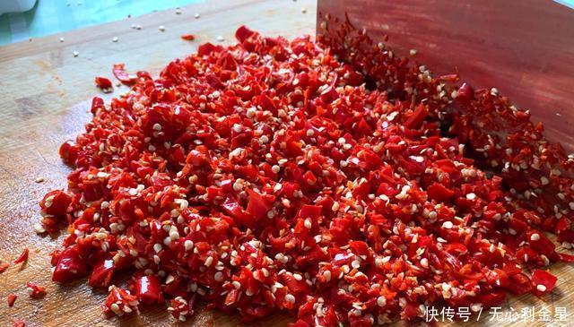 劣质的小米|68岁大叔靠摆地摊卖辣椒酱,养活一家5口,向他讨教配方分享出来