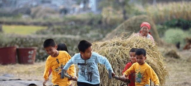 独自|13岁男孩成5个孩子的爸爸，独自养活一家6口，男孩没办法