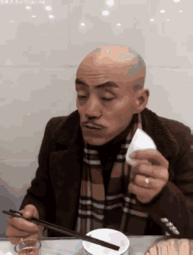 身轻如燕|搞笑GIF趣图:小泰迪,你走路的方式很特别,一看就身轻如燕!