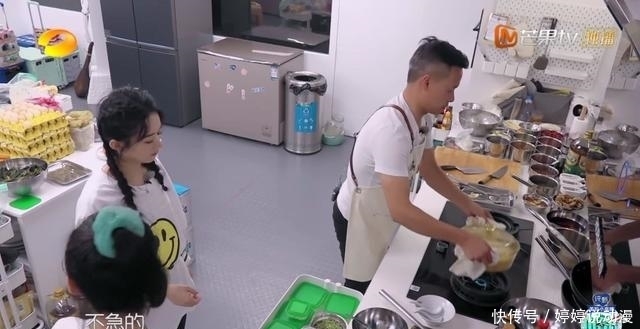 综艺|从赵丽颖在《中餐厅》的表现看,她是真的不适合综艺吗