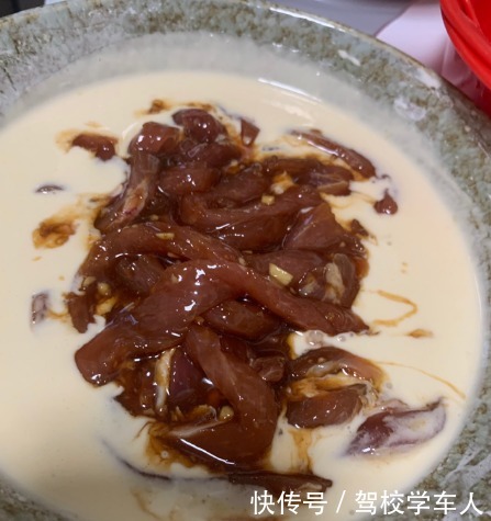 金黄|炸酥肉,用面粉用淀粉都不对,大厨教你技巧,金黄酥脆,放凉不软