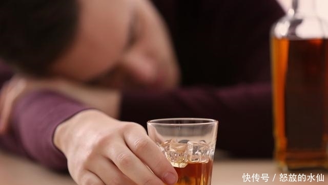 自查|皮肤出现这种情况,说明肝脏严重受损,赶紧对照自查一下吧