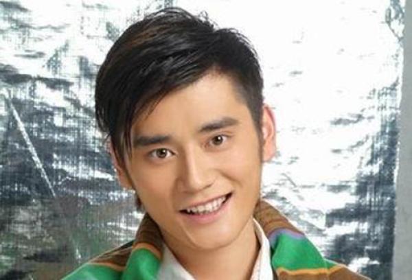  节目|钱枫年轻时帅照被扒出，和现在对比太惨烈，扎心了