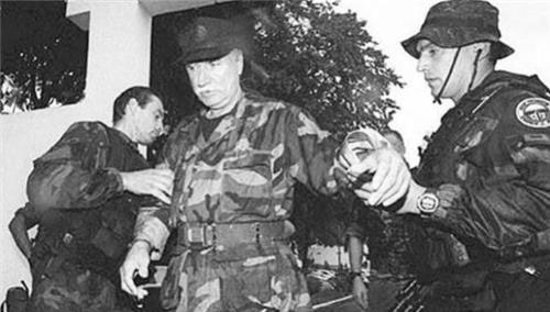 国家|他是世界雇佣兵之王,30年娶6个妻子,干掉4位总统,还自建一国家