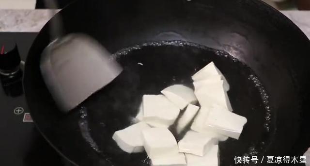 外酥|豆腐不要再炒着吃!加2个鸡蛋,外酥里嫩太香了,天天吃也不腻!