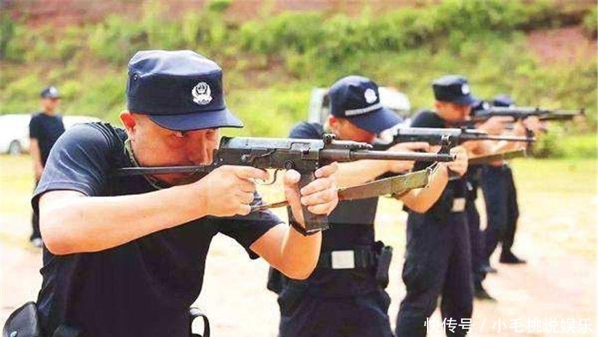 悍匪|90年代悍匪手持AK47灭掉黑帮, 屡屡逃脱抓捕, 最后栽在特殊爱好上