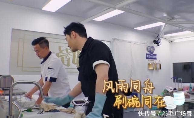 赵丽颖|赵丽颖睡不着喝中药,晚上怕冷睡前还戴帽子,不帮忙洗碗起的最晚