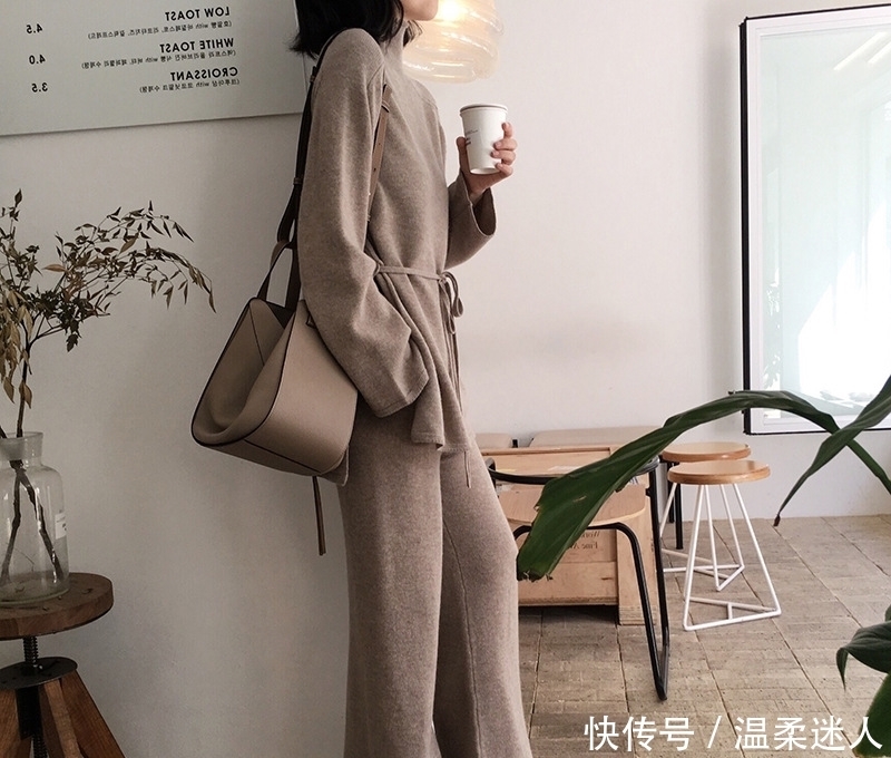 秋裙|女人别穿去年的秋裙了!今年9月流行针织套装,美嫩巨高挑