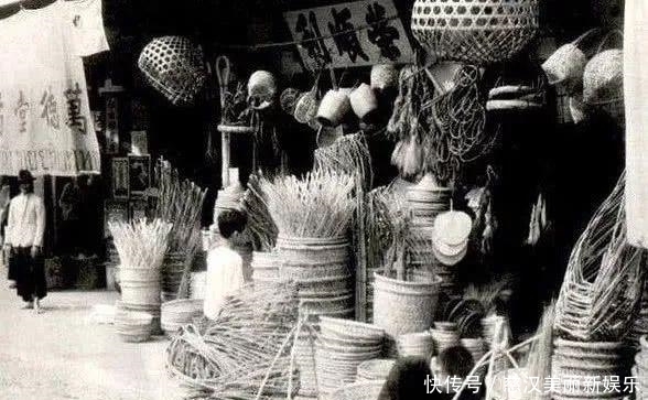 官员|罕见老照片:清朝奴才伺候“洋妞”抽大烟,清朝官员“跪拜”洋人