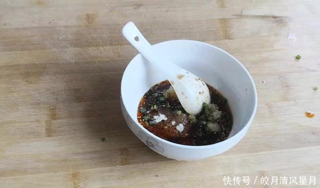  正宗|蒜泥白肉的正宗做法，蒜香浓郁，肥而不腻，上桌瞬间抢光