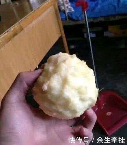 搞笑|搞笑图片幽默段子笑话:还没开始吃,半个苹果就没了,哈哈哈