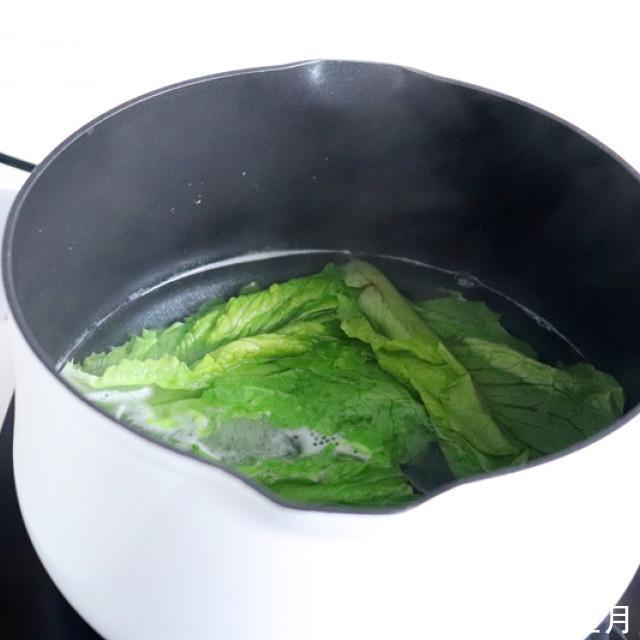 好吃|牛肉酱拌面,热乎乎的面条劲道滑爽,很好吃