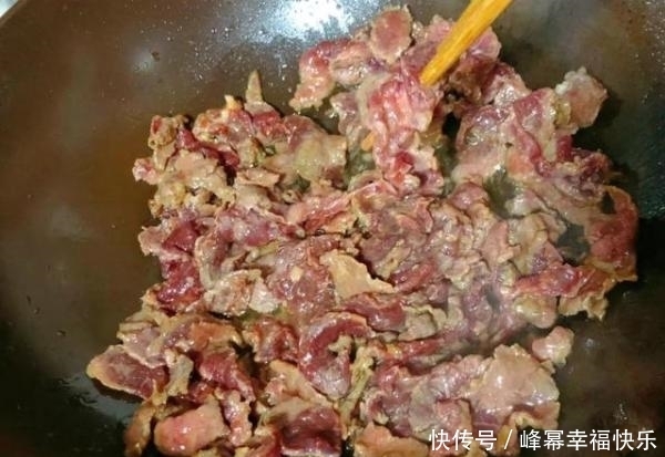  下饭|没有什么比香菜炒牛肉还要香的了，可谓真的是嫩滑鲜香，还特下饭