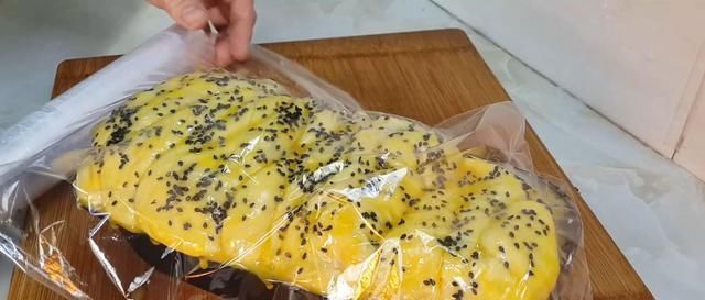 豆包|半斤红豆,1斤面粉,不用烤箱,教你做创意红豆包,比发糕还好吃