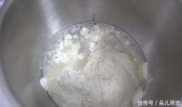 吐司|做两个超柔软的吐司,低糖少油,手撕切片都特棒,方子值得收藏