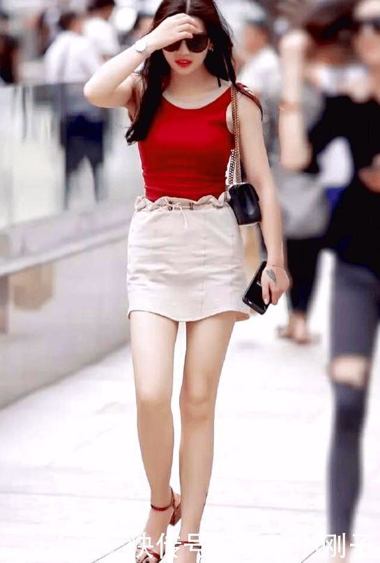 微胖|街拍:这位微胖辣妈,胖的恰到好处