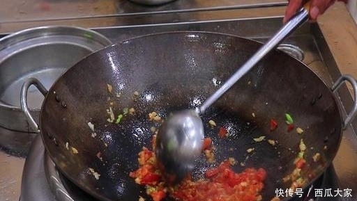 红烧肉|1个茄子、2个番茄,隔天就要吃1回,拿红烧肉都不换,又香又解馋