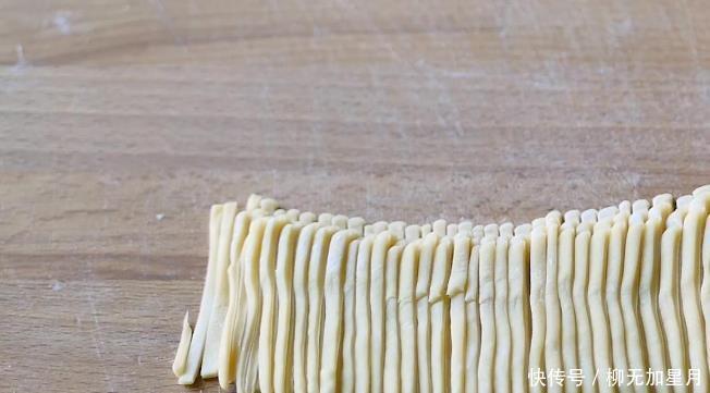 在家|自己在家做一份沙琪玛,好吃!