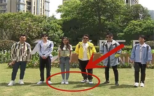 baby|baby杨颖录《跑男》时,有谁注意到她穿的鞋子?对男嘉宾最大的尊重!