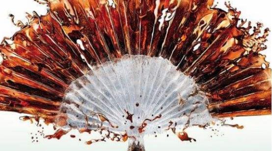 打开|可口可乐也开始“虐狗”了,2瓶一起才能打开,单身狗太难了