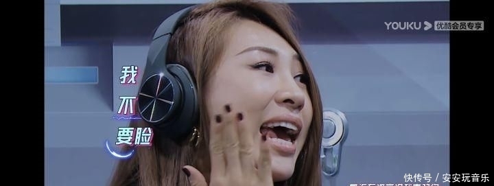 地上|王一博为了节目效果也是拼了,馒头掉到地上也捡起来接着吃